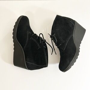 Women’s Size 7.5 M Bass Black Leather Suede Lace Up Wedge Booties Boots